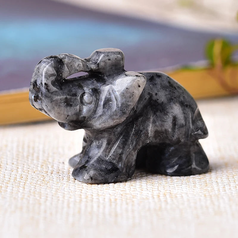 Éléphant en Pierre Naturelle Sculptée – Quartz Rose, Améthyste, Obsidienne, Œil de Tigre…