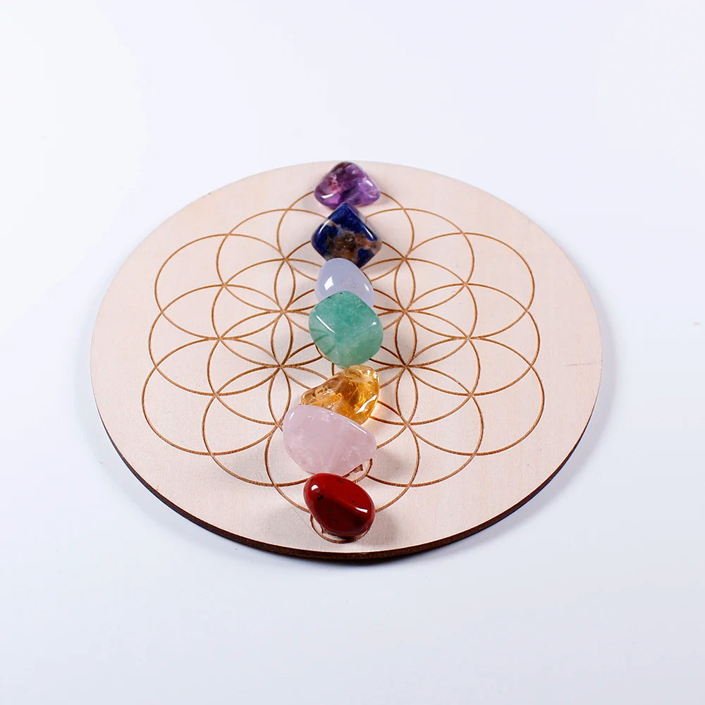 Plateau 7 Chakras en Bois Gravé avec 7 Pierres Naturelles – Fleur de Vie ou Silhouette Méditante