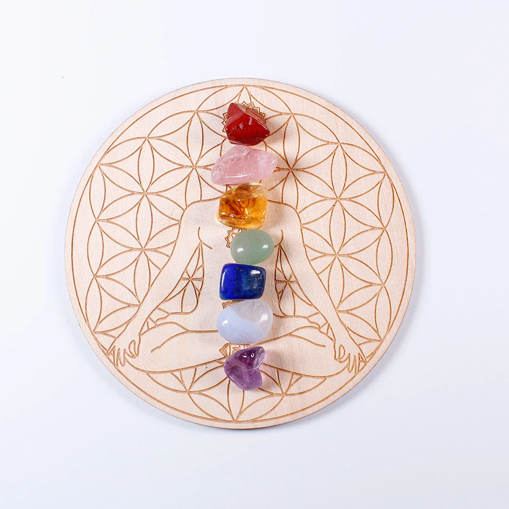 Plateau 7 Chakras en Bois Gravé avec 7 Pierres Naturelles – Fleur de Vie ou Silhouette Méditante