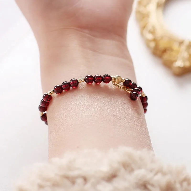 Bracelet Fin Grenat Naturel et Plaqué Or 14 Carats – Breloques Pampille, Réglable