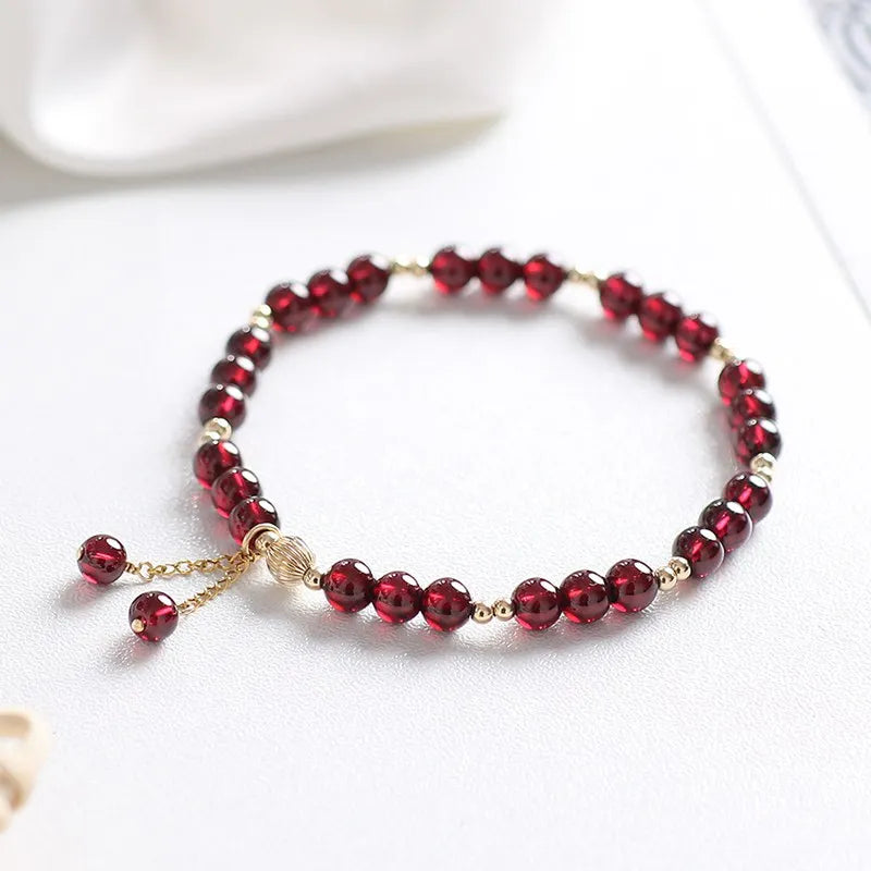 Bracelet Fin Grenat Naturel et Plaqué Or 14 Carats – Breloques Pampille, Réglable