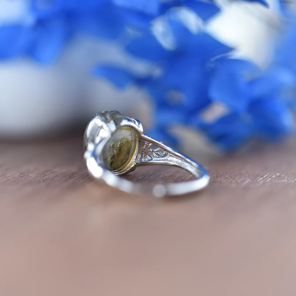 Bague Fleur Ajourée en Labradorite Naturelle – Cabochon Ovale 8 x 10 mm, Taille Ajustable