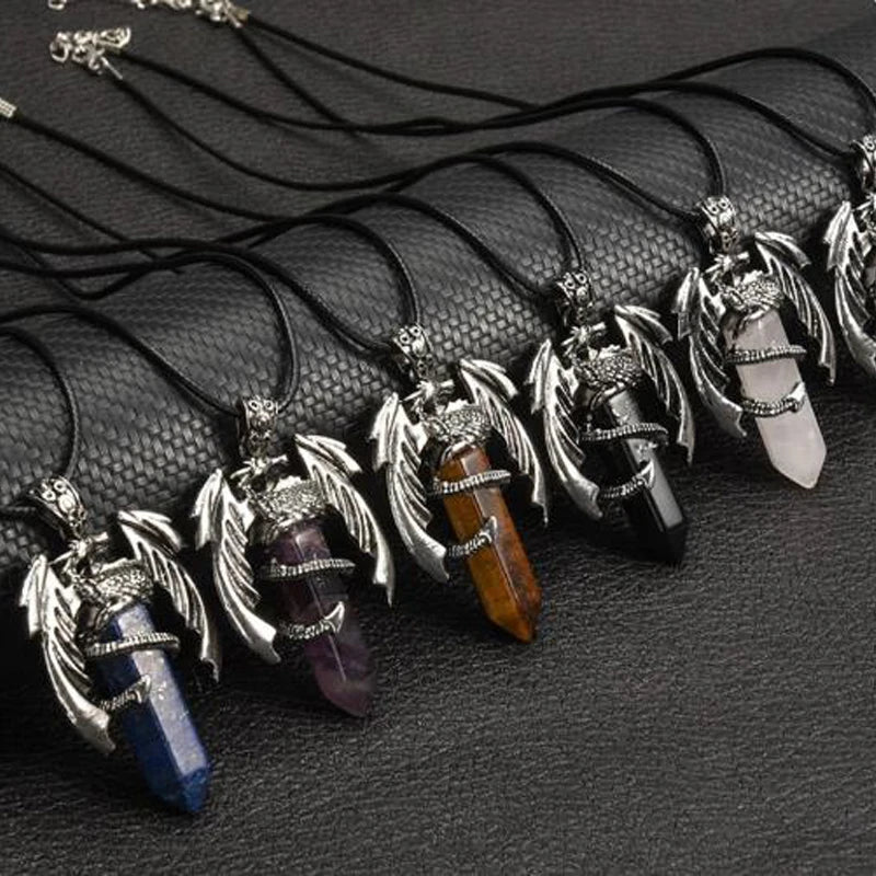 Collier Dragon et Pointe de Pierre Naturelle – Pendentif Vintage sur Cordon, 16 Pierres