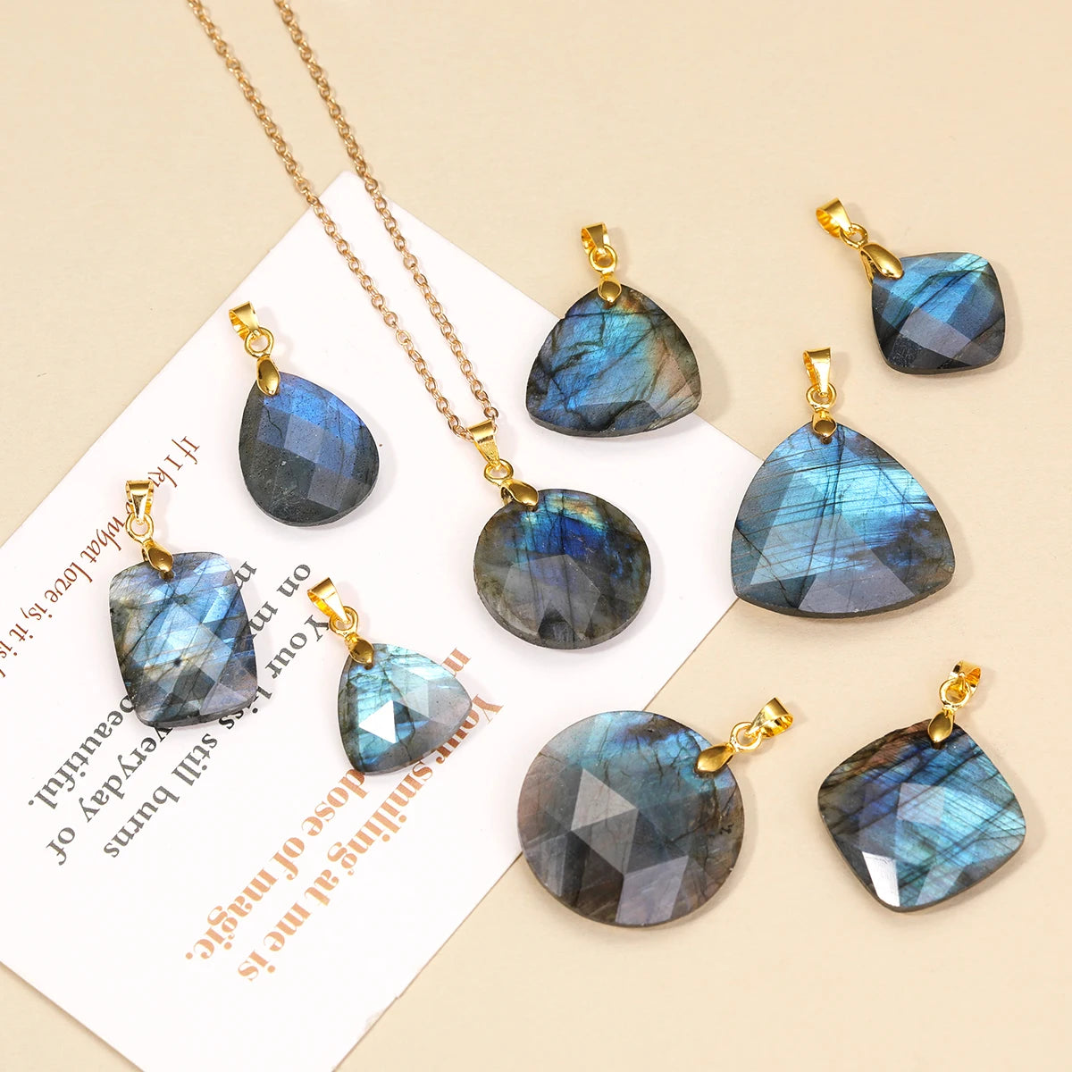 Collier Labradorite Naturelle Forme Libre – Pendentif Doré ou Argenté, 10 Modèles