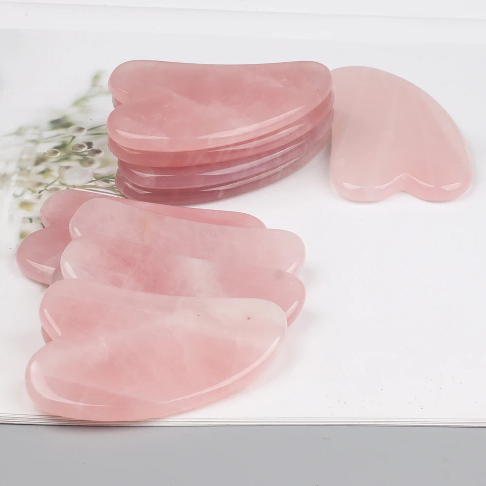 Gua Sha en Quartz Rose Naturel avec Pochette – Pierre de Massage du Visage en Forme de Cœur, Rituel Beauté du Soir, Idée Cadeau Femme