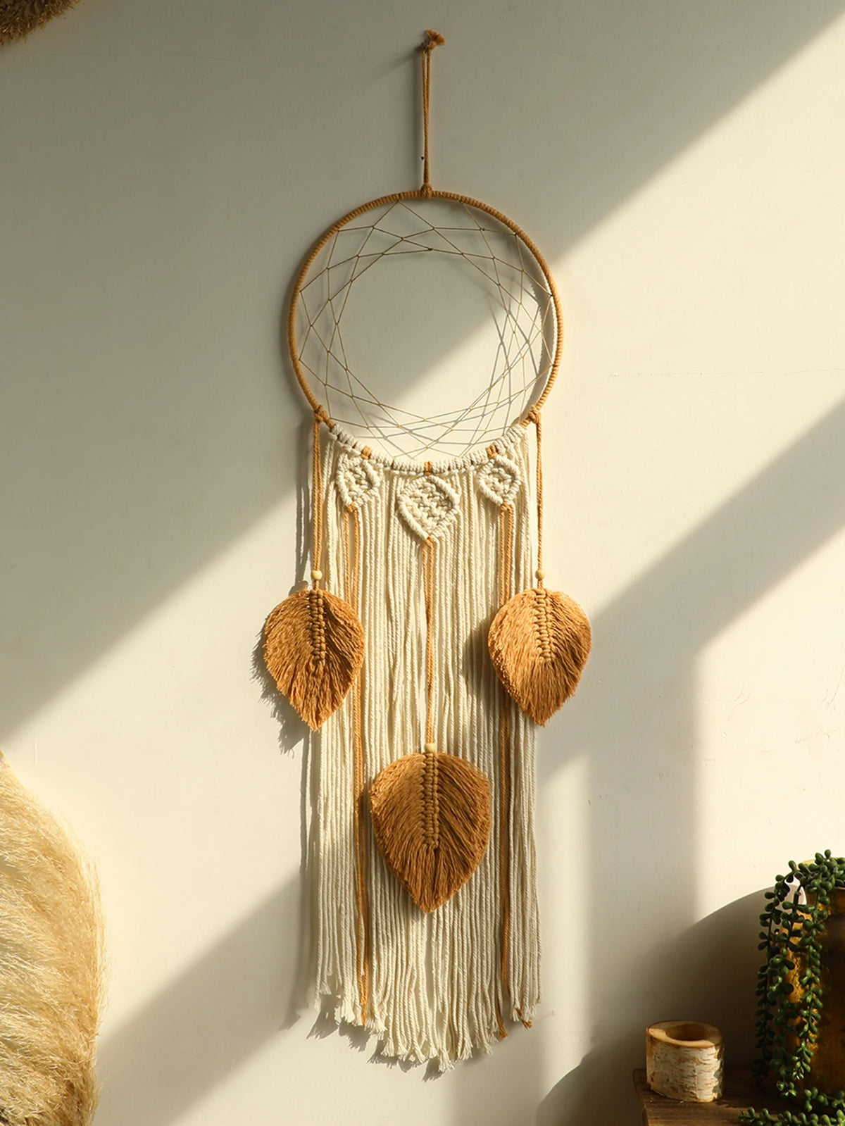 Grand Attrape-Rêves en Macramé à Feuilles – Tenture Murale Bohème Faite Main, 85 cm