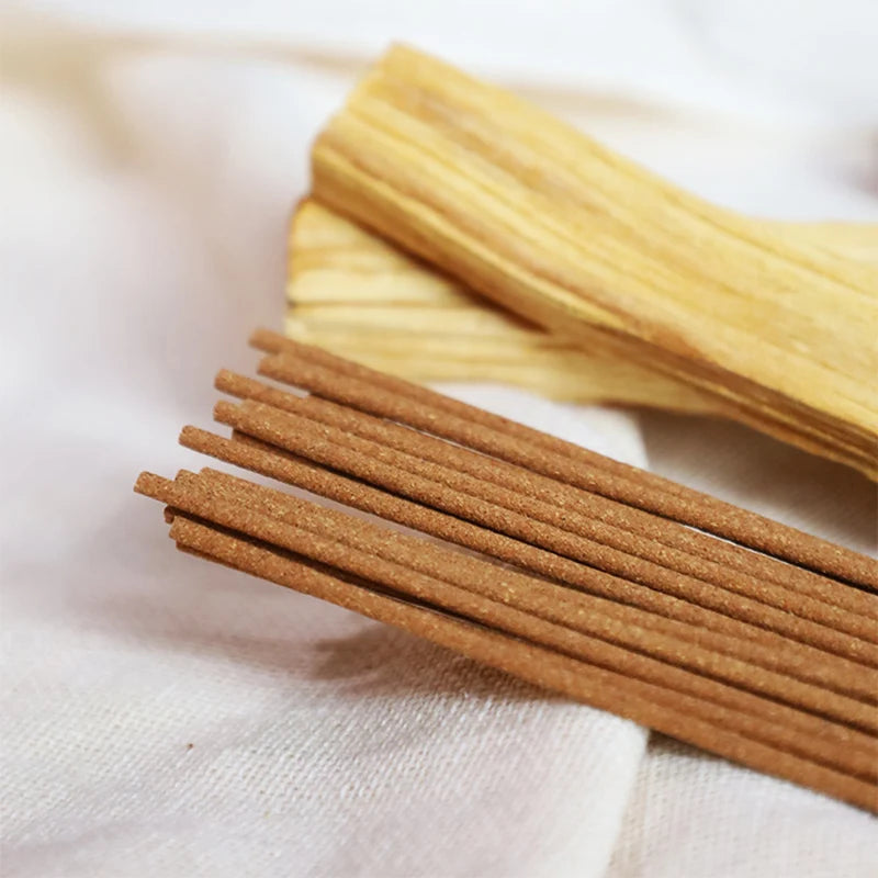 Encens Naturel en Tube de 20 Bâtonnets 21 cm – Palo Santo, Cèdre ou Sauge Blanche