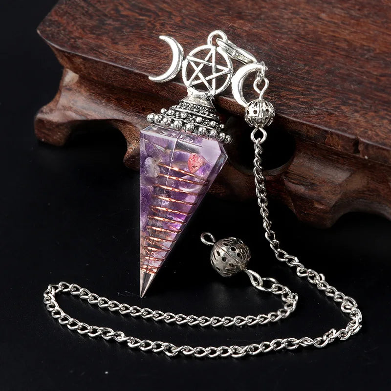 Pendule Triple Lune et Pentacle en Orgonite – Éclats de Pierres Naturelles, 8 Pierres au Choix