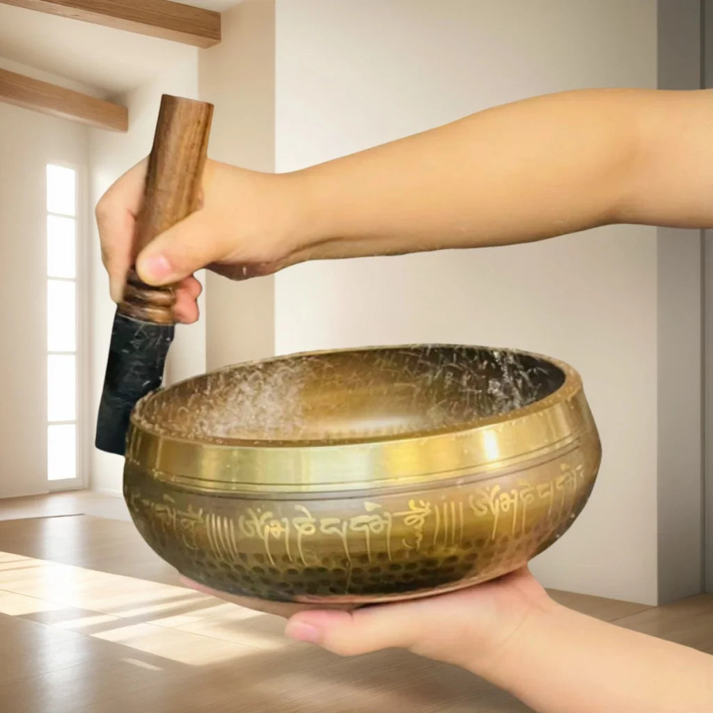 Bol Chantant Tibétain Gravé de Mantras – Fabriqué à la Main au Népal, de 8 à 20 cm, avec Maillet