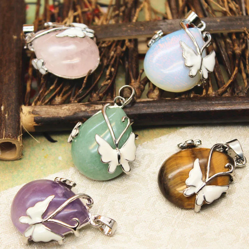 Collier Pendentif Goutte de Pierre et Papillon – Améthyste, Quartz Rose, Œil de Tigre ou Aventurine