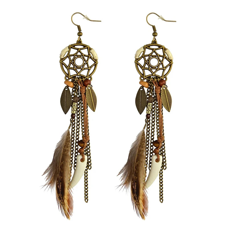 Boucles d'Oreilles Attrape-Rêves Longues – Plumes, Chaînettes et Perles, Style Bohème