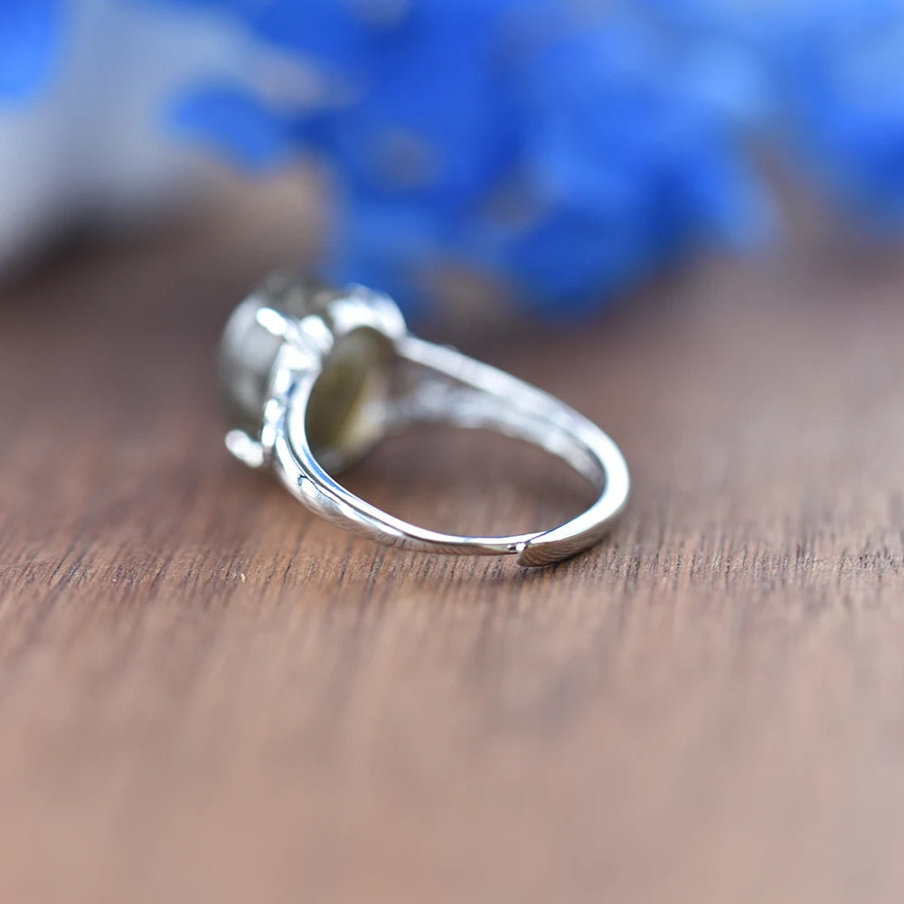 Bague Fleur Ajourée en Labradorite Naturelle – Cabochon Ovale 8 x 10 mm, Taille Ajustable