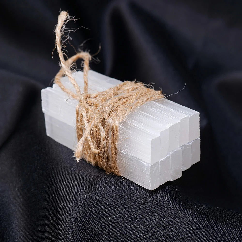 Lot de Bâtons de Sélénite du Maroc – Fagot de Bâtons Bruts Noués de Ficelle