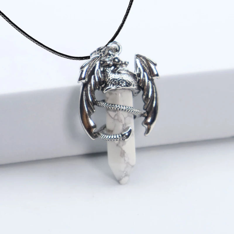 Collier Dragon et Pointe de Pierre Naturelle – Pendentif Vintage sur Cordon, 16 Pierres