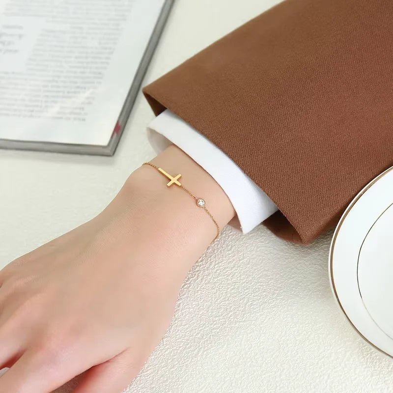 Bracelet Fin en Acier Inoxydable Doré Femme – Breloque Lune, Soleil, Étoile, Cœur, Croix ou Arbre de Vie, Chaîne Réglable 16 à 19,5 cm, Minimaliste, Idée Cadeau