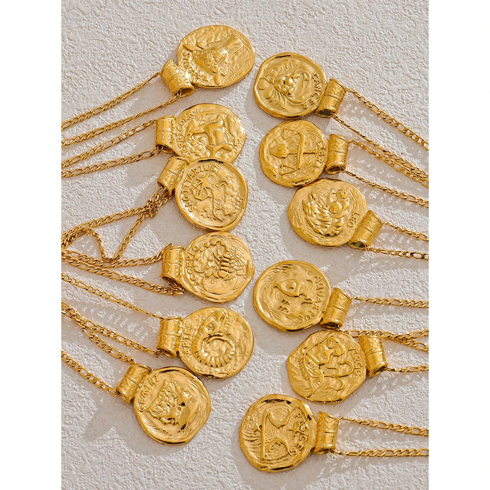 Collier Médaille Signe du Zodiaque Dorée Femme et Homme – Pendentif Rond Martelé Style Pièce Antique, Acier Inoxydable, 12 Signes Astrologiques, Idée Cadeau
