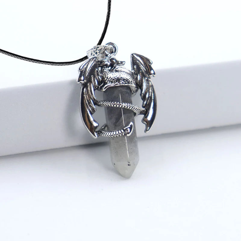Collier Dragon et Pointe de Pierre Naturelle – Pendentif Vintage sur Cordon, 16 Pierres