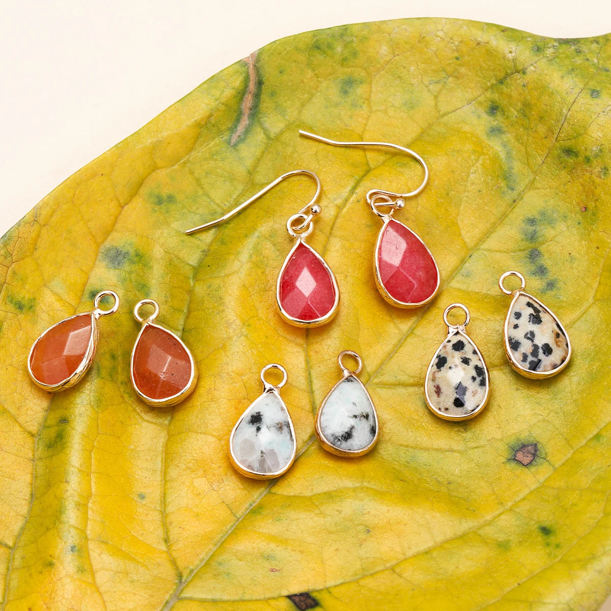 Boucles d'Oreilles Gouttes Facettées en Pierre Naturelle – Acier Doré ou Argenté, 11 Pierres