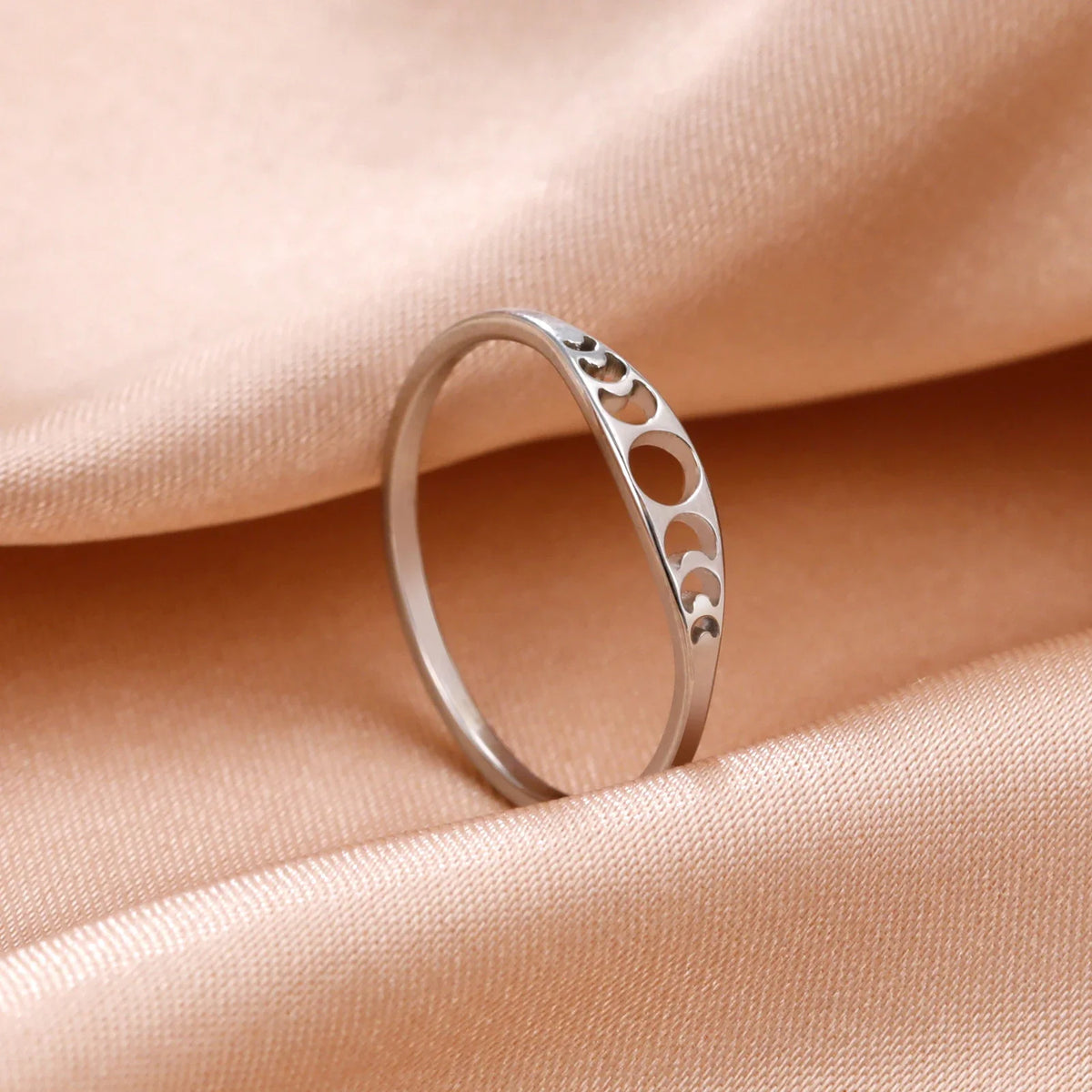 Bague Phases de Lune en Acier Inoxydable Femme – Anneau Fin Croissants Ajourés, Doré ou Argenté, Bijou Lune Minimaliste, Idée Cadeau