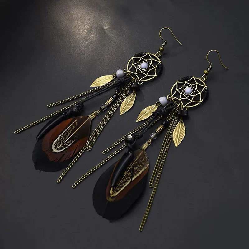 Boucles d'Oreilles Attrape-Rêves Longues – Plumes, Chaînettes et Perles, Style Bohème