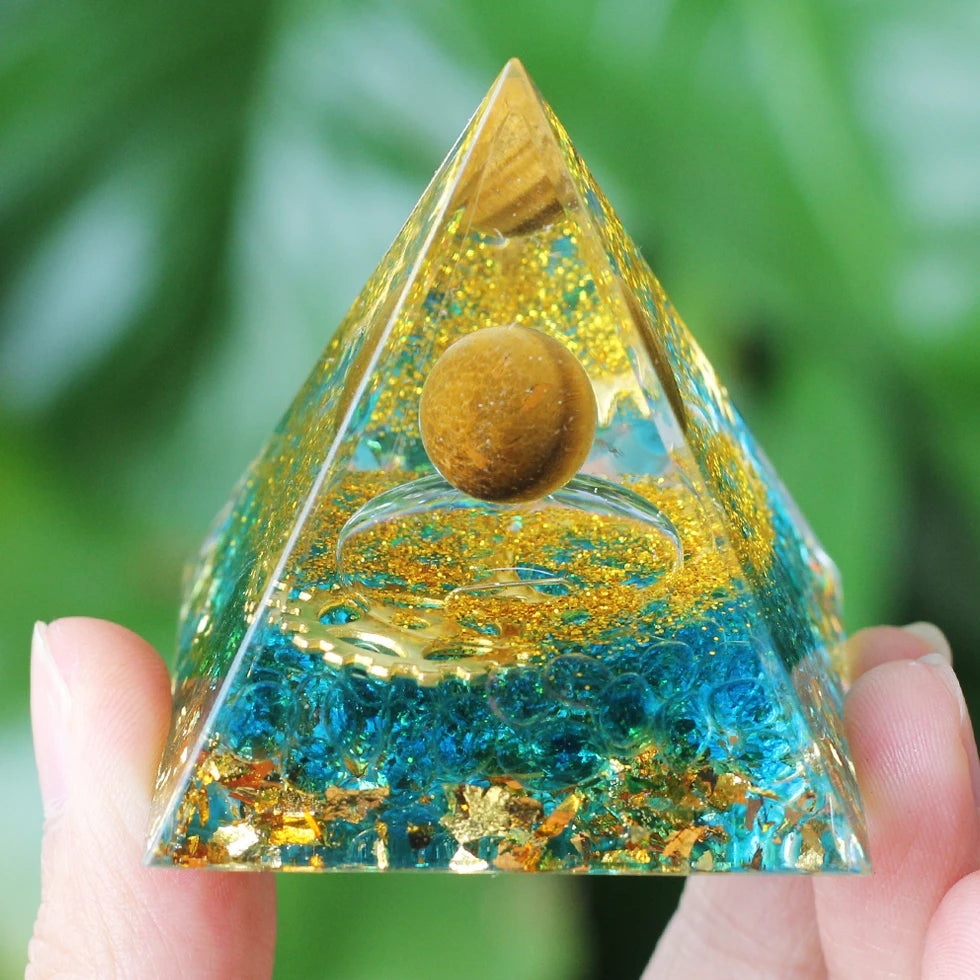 Pyramide d'Orgonite à Sphère de Pierre – 35 Modèles : Fleur de Vie, Lotus, Arbre de Vie, 7 Chakras