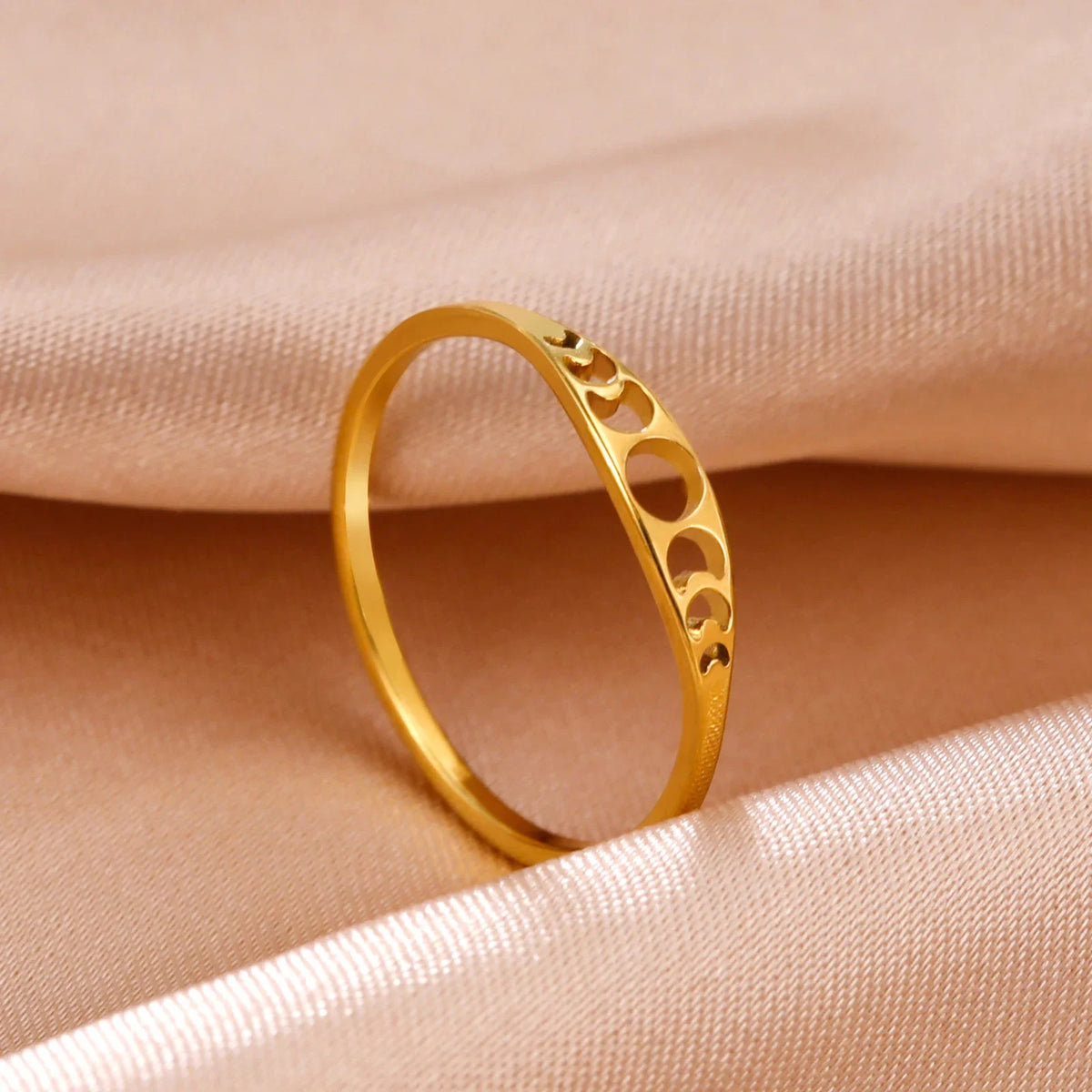 Bague Phases de Lune en Acier Inoxydable Femme – Anneau Fin Croissants Ajourés, Doré ou Argenté, Bijou Lune Minimaliste, Idée Cadeau