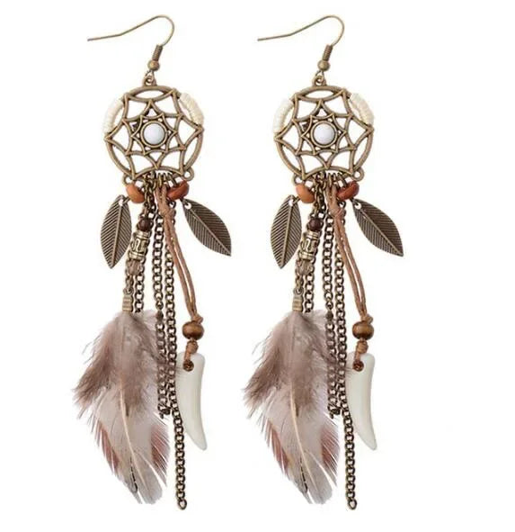 Boucles d'Oreilles Attrape-Rêves Longues – Plumes, Chaînettes et Perles, Style Bohème