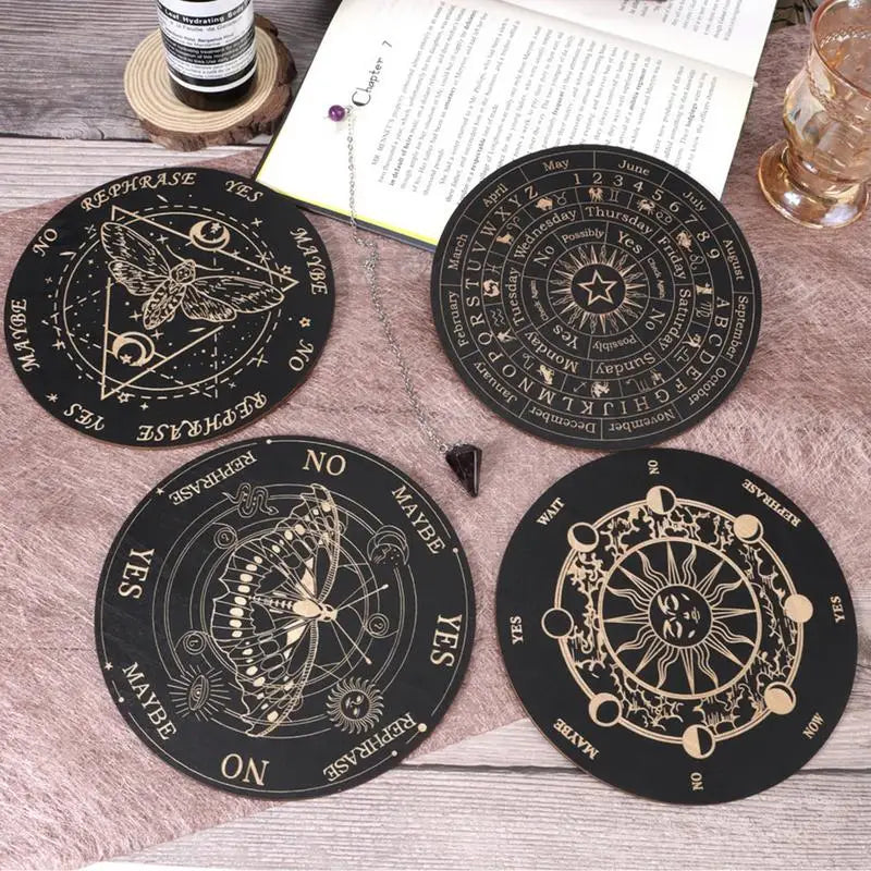 Planche à Pendule en Bois Gravé 15 cm – Soleil, Papillon de Nuit, Lune et Étoiles, 4 Modèles