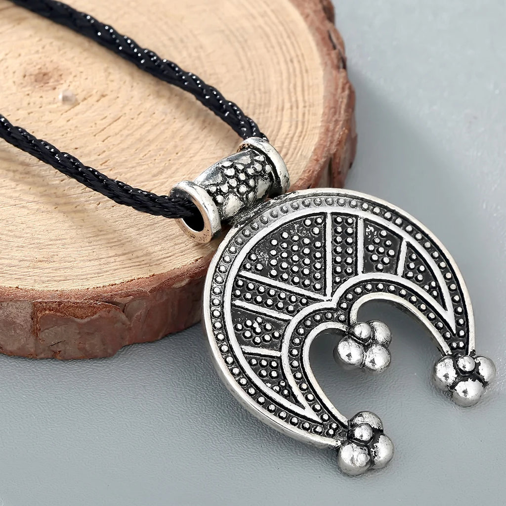 Collier Lunnitsa Croissant de Lune Femme et Homme – Pendentif Slave Ciselé Argent Vieilli ou Bronze Doré sur Cordon Noir, Bijou Lune Vintage, Idée Cadeau