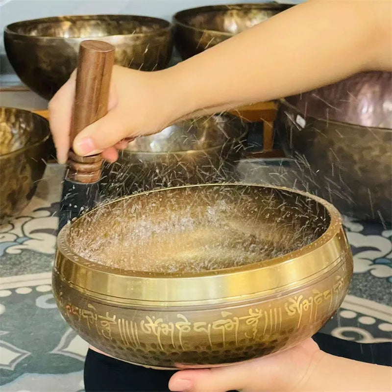 Bol Chantant Tibétain Gravé de Mantras – Fabriqué à la Main au Népal, de 8 à 20 cm, avec Maillet