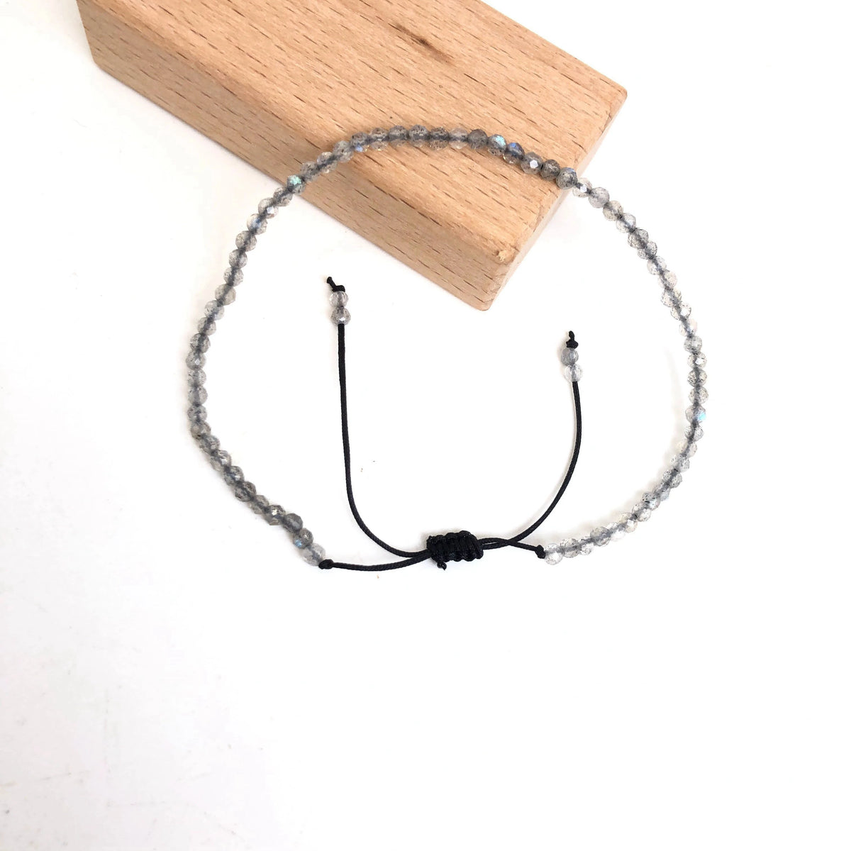 Bracelet Tressé Perles Facettées 2-3 mm – Pierre Naturelle au Choix, Ajustable, Ultra-Fin