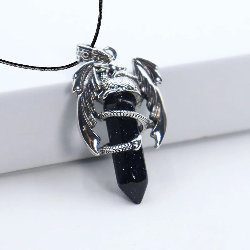 Collier Dragon et Pointe de Pierre Naturelle – Pendentif Vintage sur Cordon, 16 Pierres