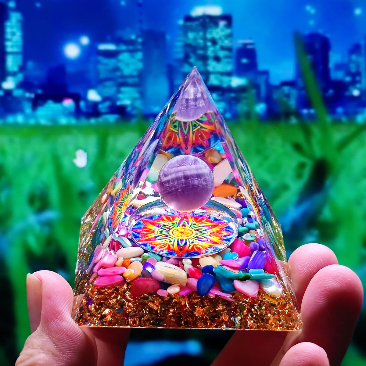 Pyramide d'Orgonite à Sphère de Pierre – 35 Modèles : Fleur de Vie, Lotus, Arbre de Vie, 7 Chakras