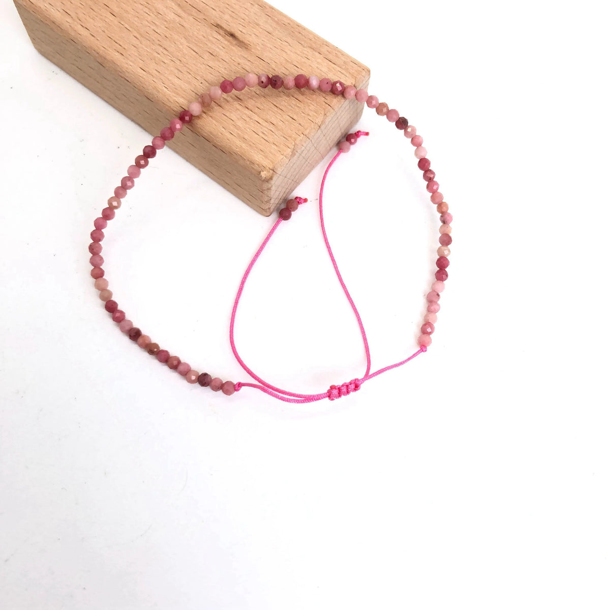 Bracelet Tressé Perles Facettées 2-3 mm – Pierre Naturelle au Choix, Ajustable, Ultra-Fin