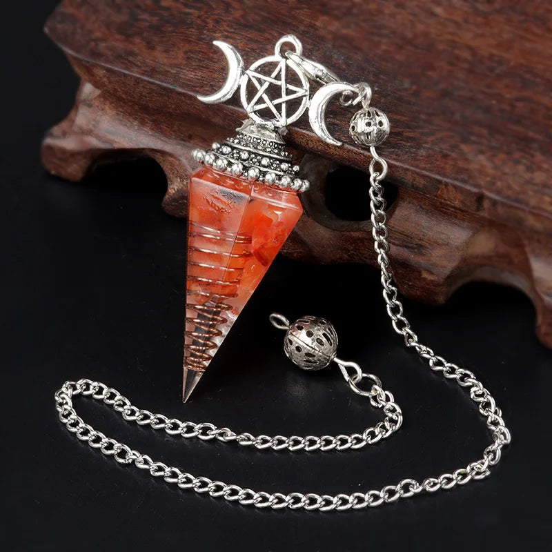 Pendule Triple Lune et Pentacle en Orgonite – Éclats de Pierres Naturelles, 8 Pierres au Choix