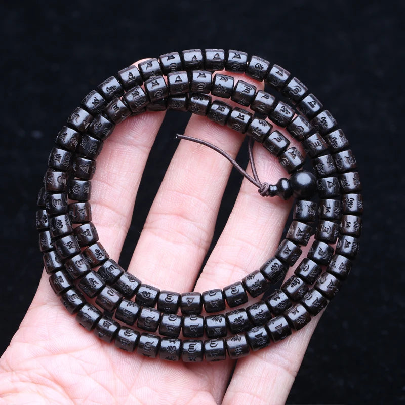 Mala Tibétain 108 Perles en Ébène Naturel – Perles Gravées, Rondes ou Tonneau, Collier ou Bracelet