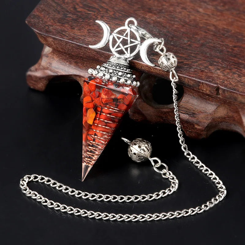Pendule Triple Lune et Pentacle en Orgonite – Éclats de Pierres Naturelles, 8 Pierres au Choix