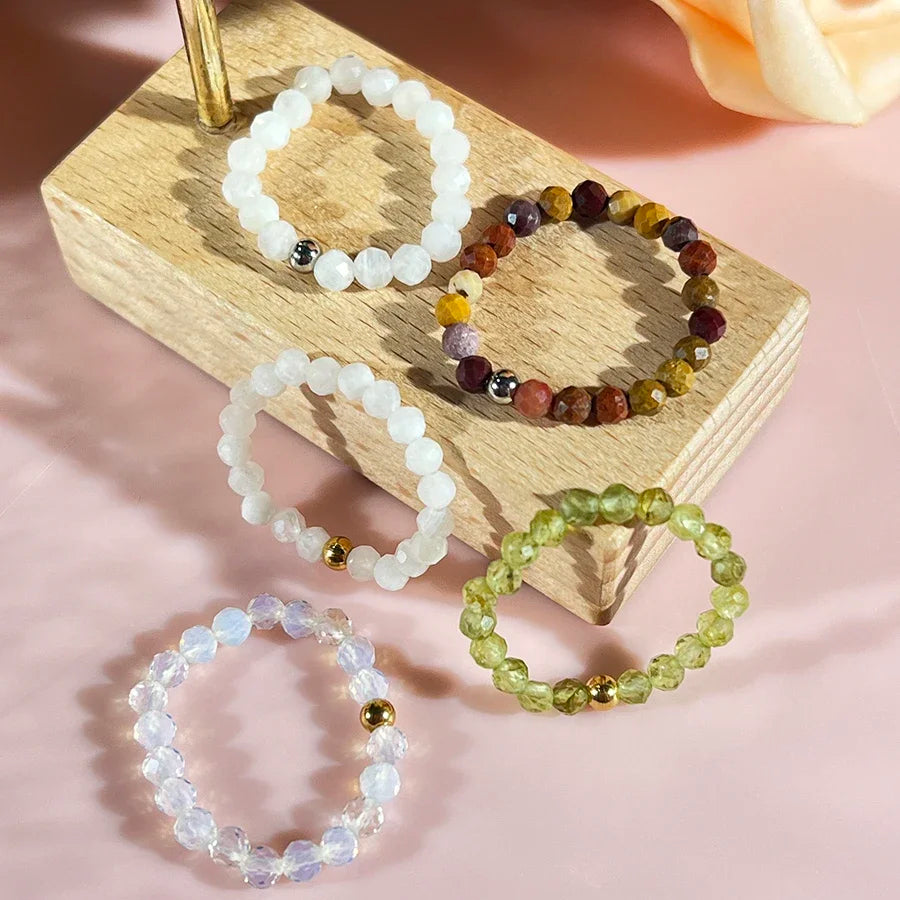 Bague Extensible en Perles Facettées 3 mm de Pierre Naturelle – Perle Dorée ou Argentée, 13 Pierres