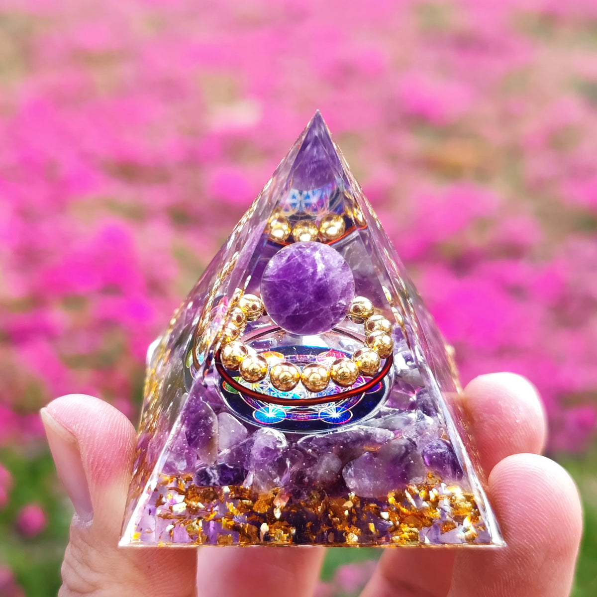 Pyramide d'Orgonite à Sphère de Pierre – 35 Modèles : Fleur de Vie, Lotus, Arbre de Vie, 7 Chakras