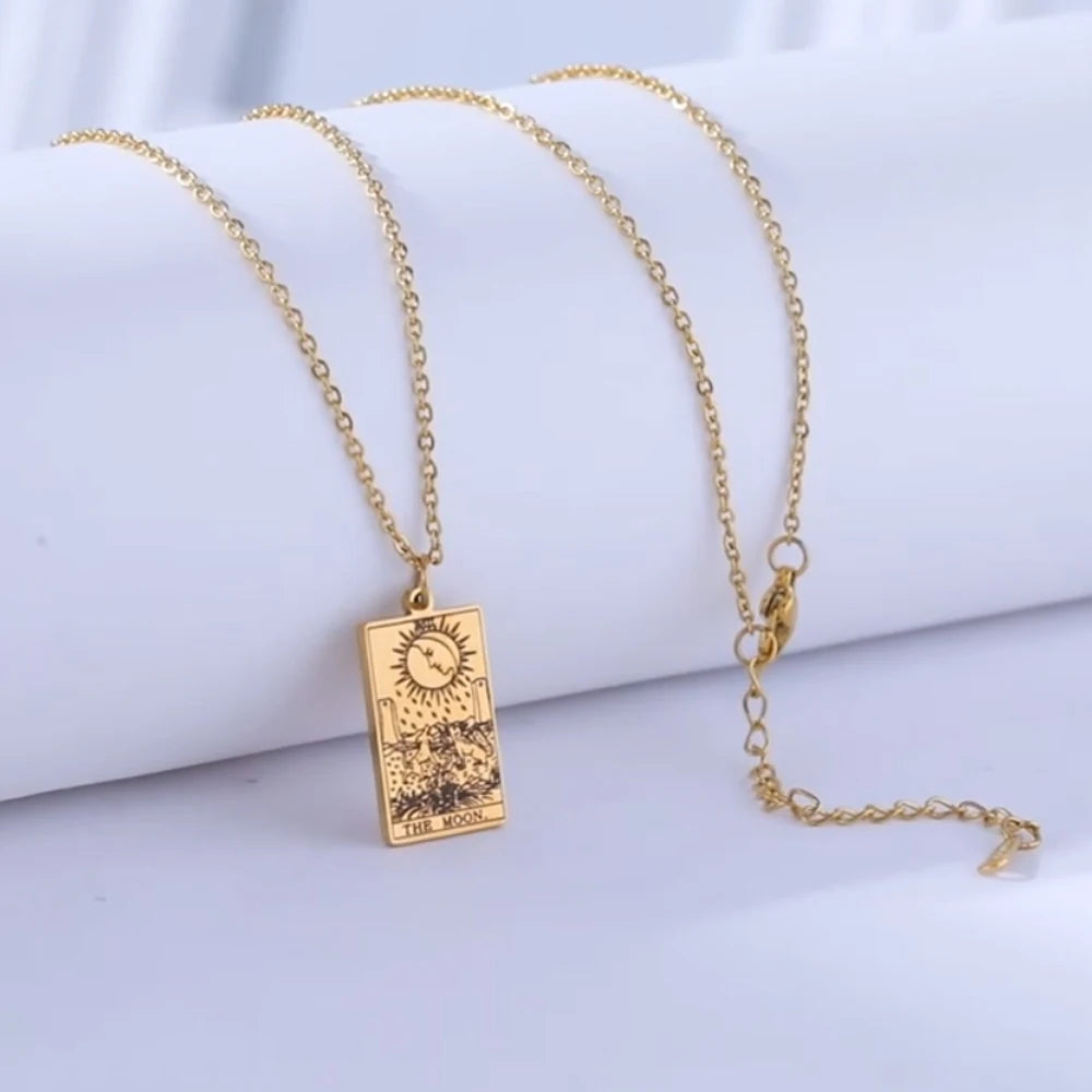 Collier Carte de Tarot en Acier Inoxydable Femme et Homme – Pendentif Arcane Majeur Gravé, 22 Cartes, Doré, Argenté ou Or Rose, Idée Cadeau