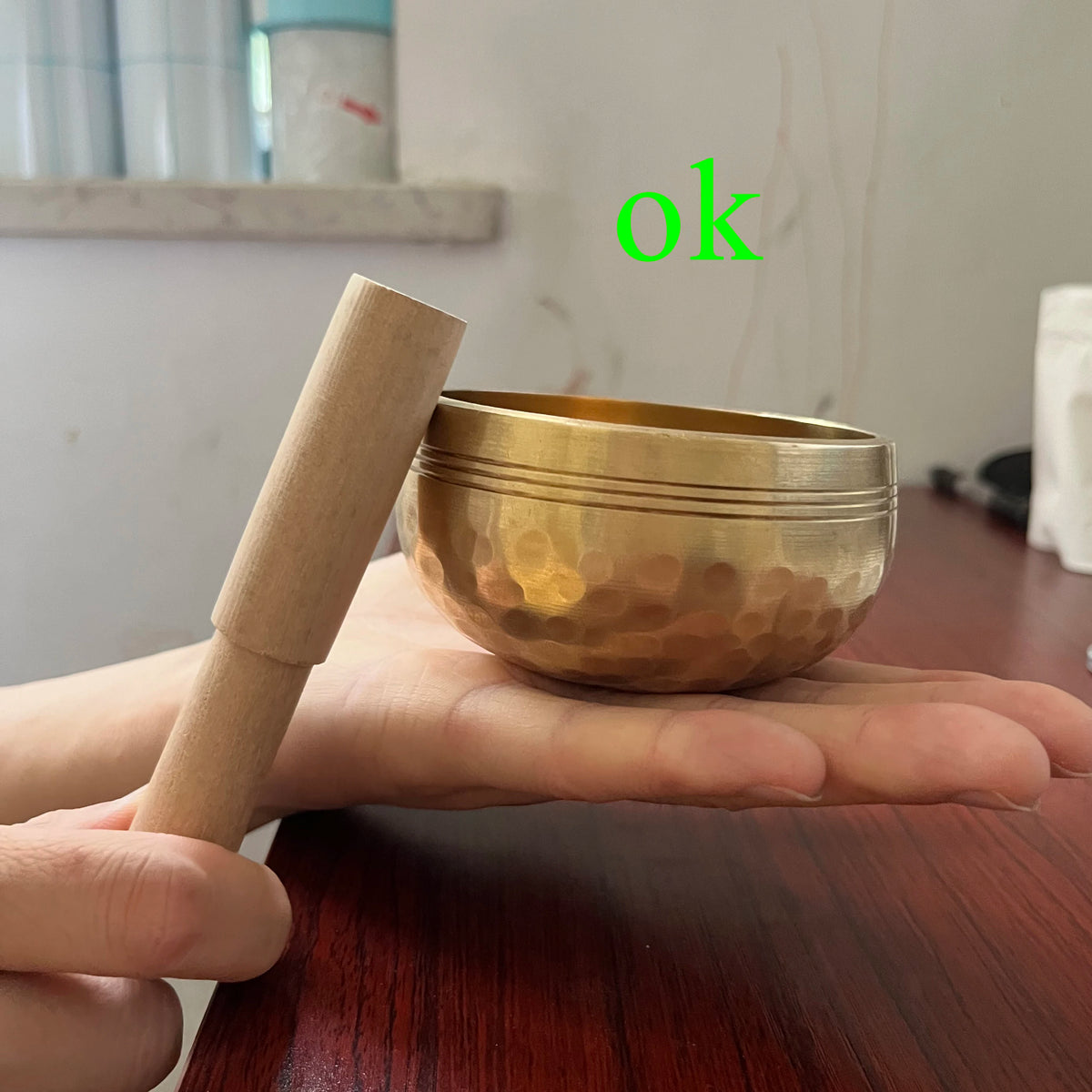 Bol Chantant Tibétain Fait Main au Népal – Laiton Gravé Sanskrit, 8 à 13 cm, avec Maillet