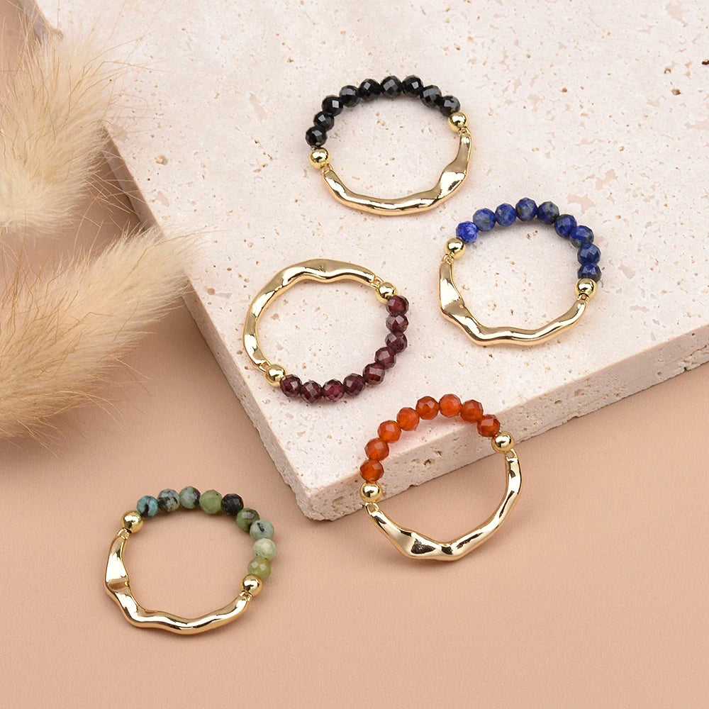 Bague Jonc Doré Ondulé et Perles de Pierre Naturelle 3 mm – Extensible, 10 Pierres