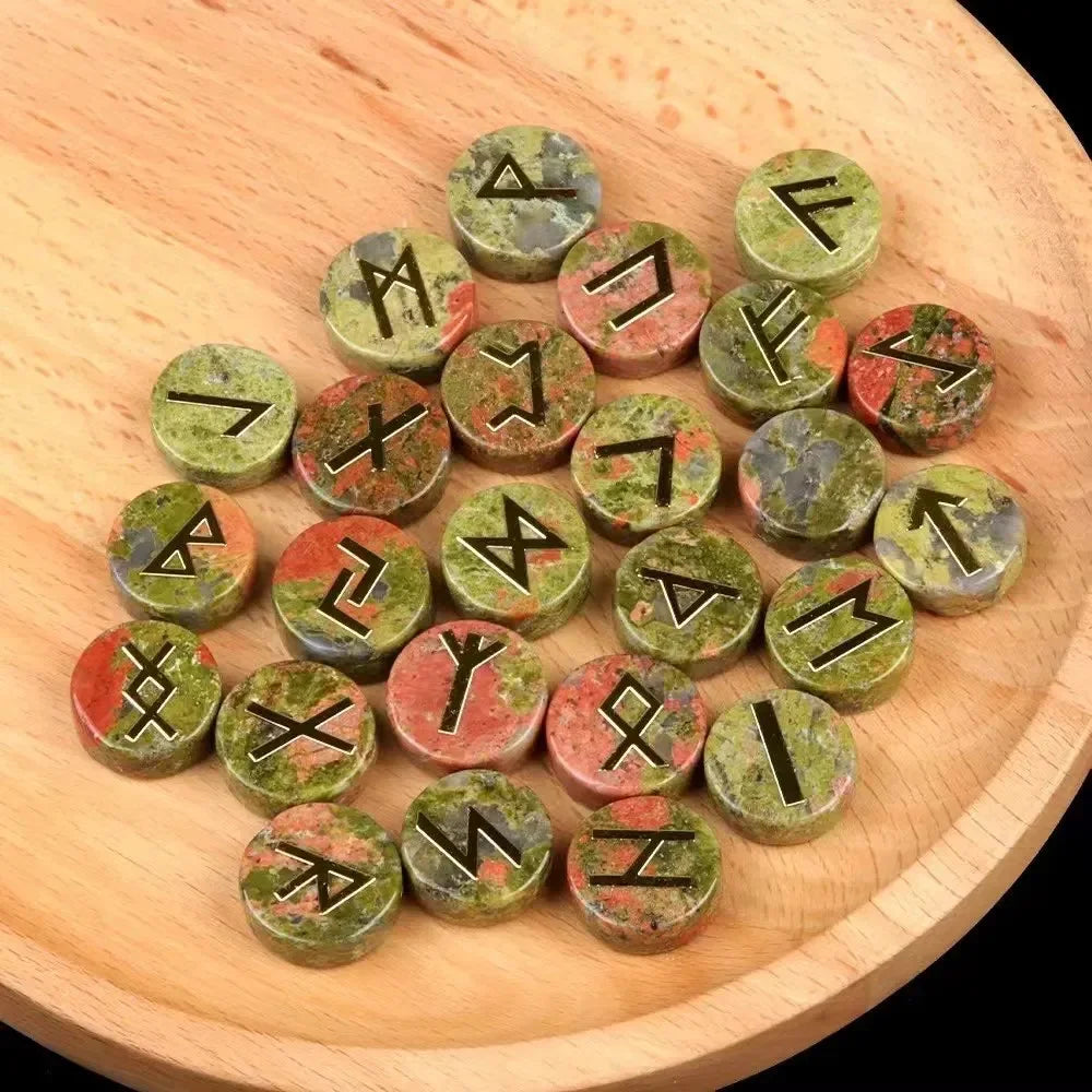 Jeu de 25 Runes Vikings en Pierre Naturelle Gravée – 10 Pierres au Choix