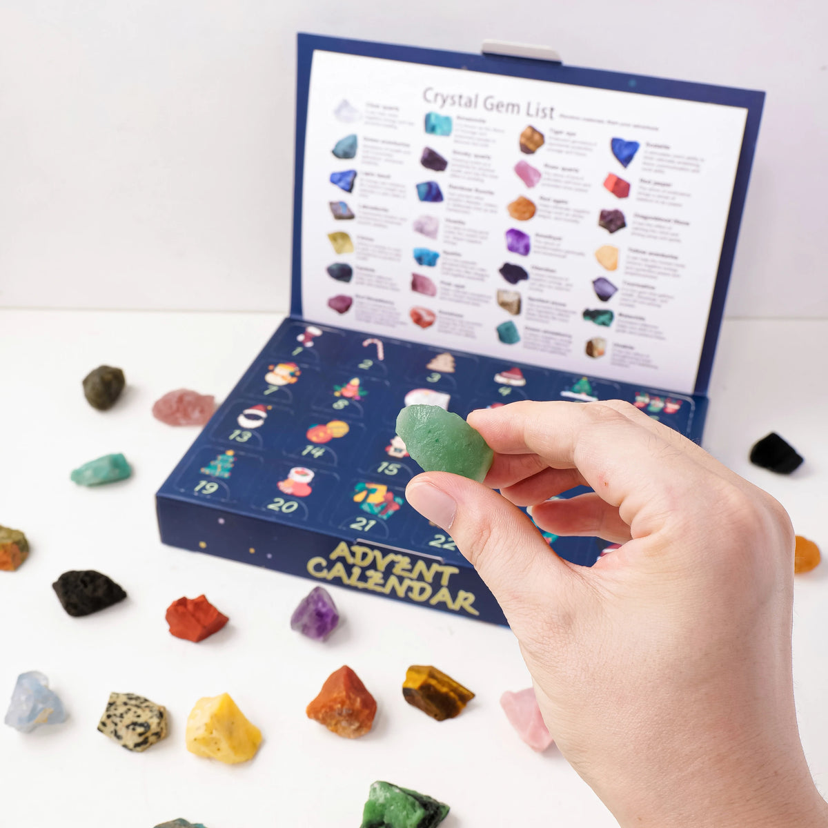 Calendrier de l'Avent Pierres Naturelles – 24 Cristaux à Découvrir, Pierres Roulées ou Brutes, Coffret Minéraux avec Carte des Pierres, Lithothérapie, Idée Cadeau Noël
