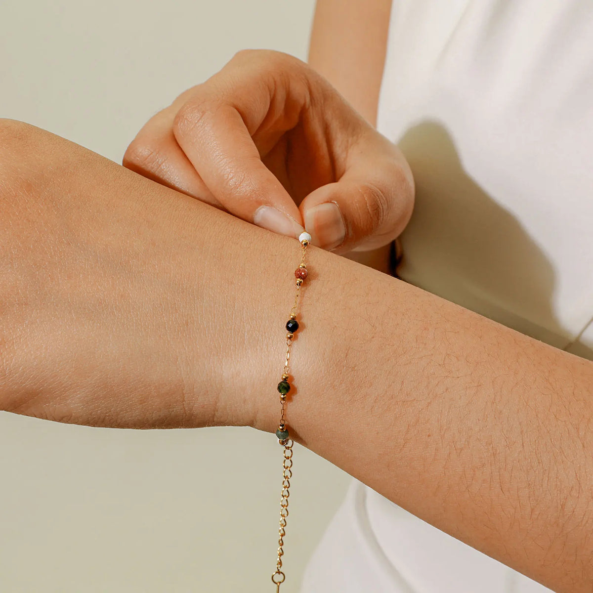 Chaîne Fine Perles de Pierres Naturelles – Collier, Bracelet ou Chevillère, Acier Doré 18 Carats