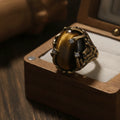 Bague Ouverte Vintage Dorée à Griffes – Grand Cabochon Lapis-Lazuli, Améthyste ou Œil de Tigre
