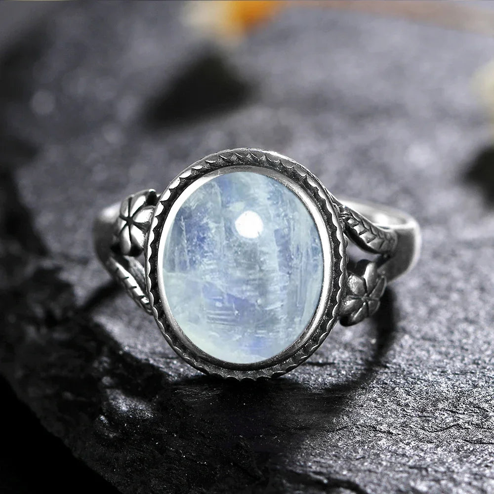 Bague Vintage Ovale en Pierre Naturelle – Monture Argentée Ciselée, Pierre de Lune, Labradorite, Charoïte…