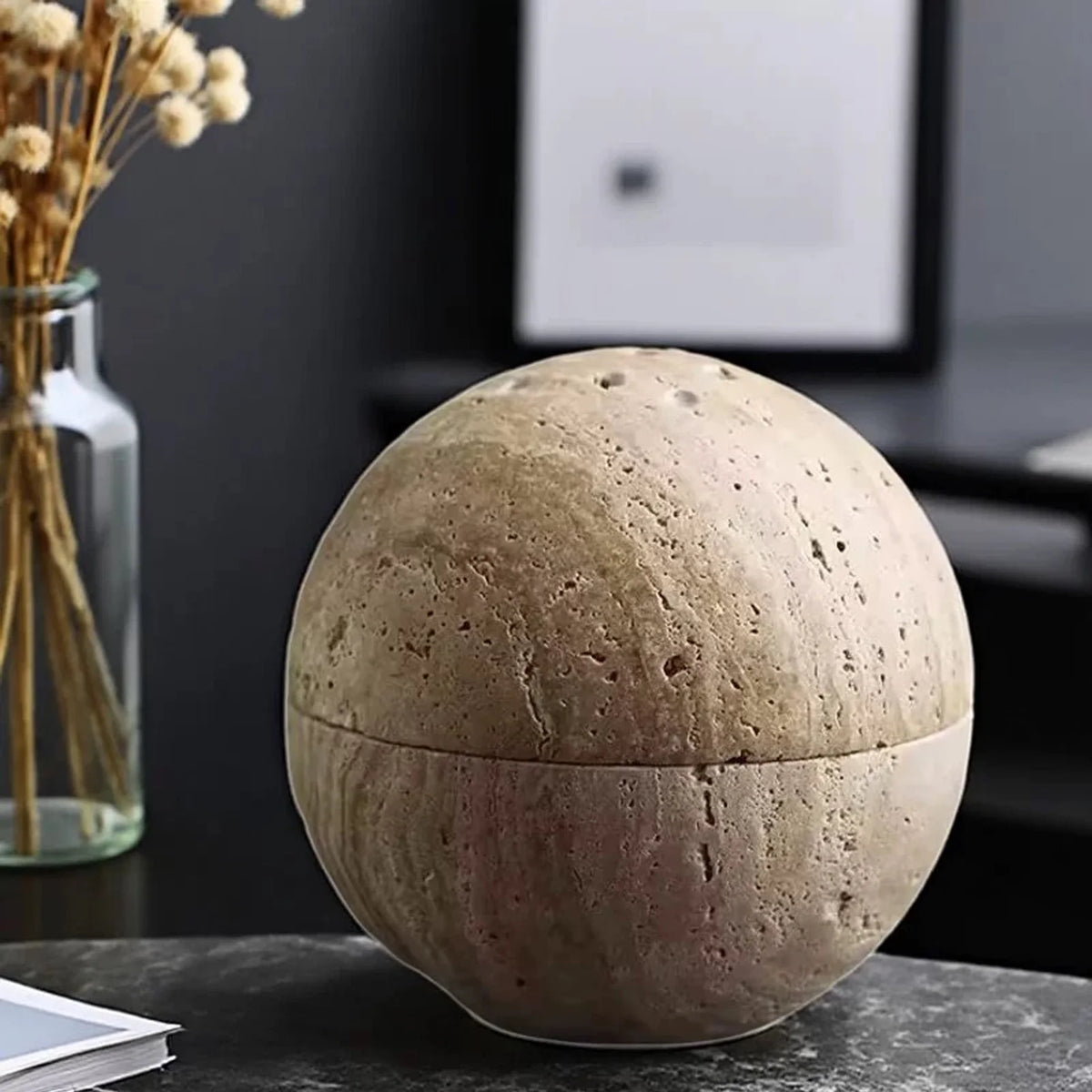 Brûle-Encens Sphère en Travertin – Boule à Couvercle Ajouré pour Résines, Palo Santo et Encens