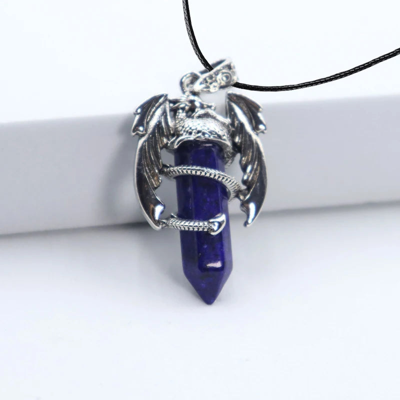 Collier Dragon et Pointe de Pierre Naturelle – Pendentif Vintage sur Cordon, 16 Pierres