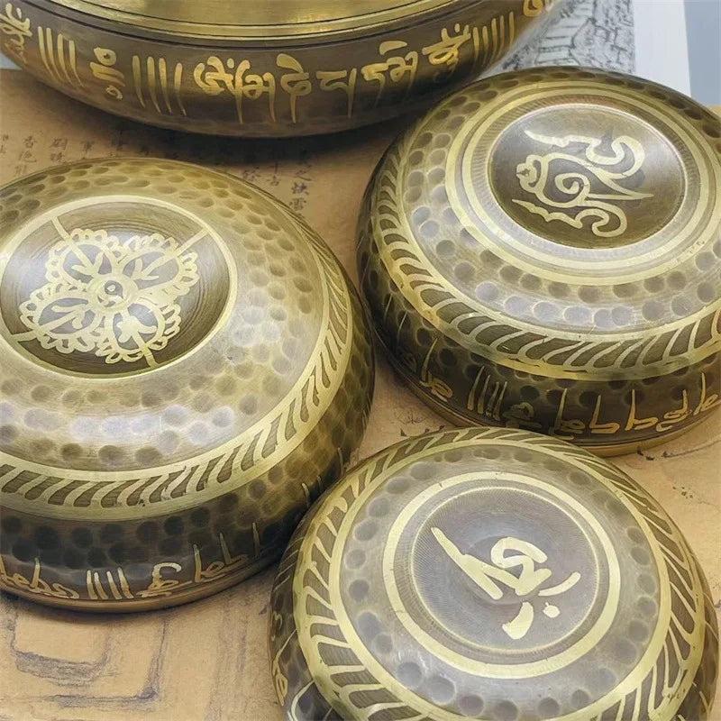 Bol Chantant Tibétain Gravé de Mantras – Fabriqué à la Main au Népal, de 8 à 20 cm, avec Maillet